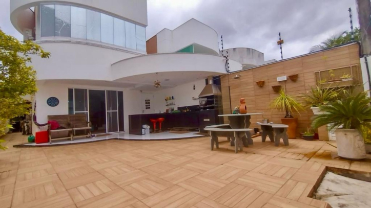 Sobrado à venda com 3 quartos, 168m² - Foto 1