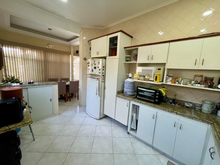 Casa à venda com 4 quartos, 230m² - Foto 6