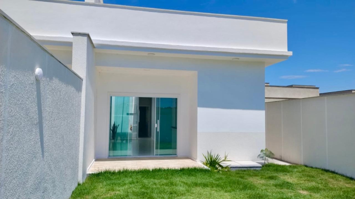 Casa à venda com 3 quartos, 210m² - Foto 1